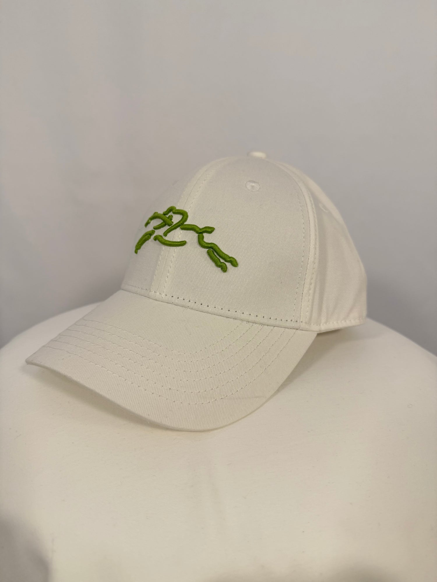 Casquette brodée en coton blanche