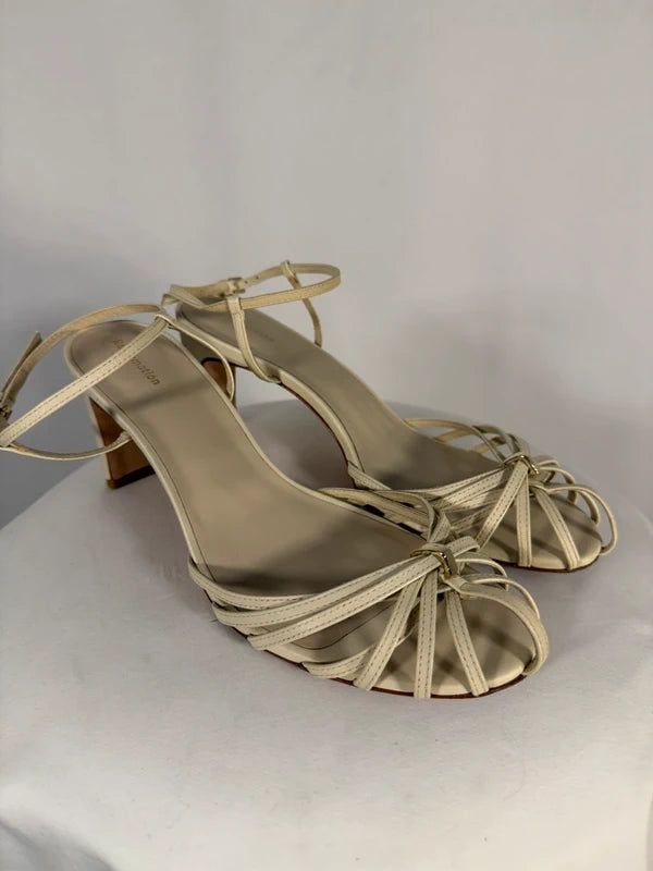 Sandales crème à brides fines et talon carré