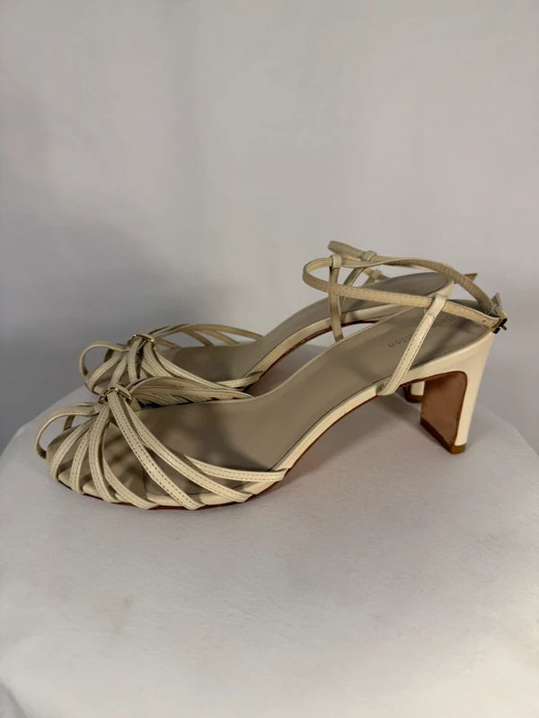Sandales crème à brides fines et talon carré