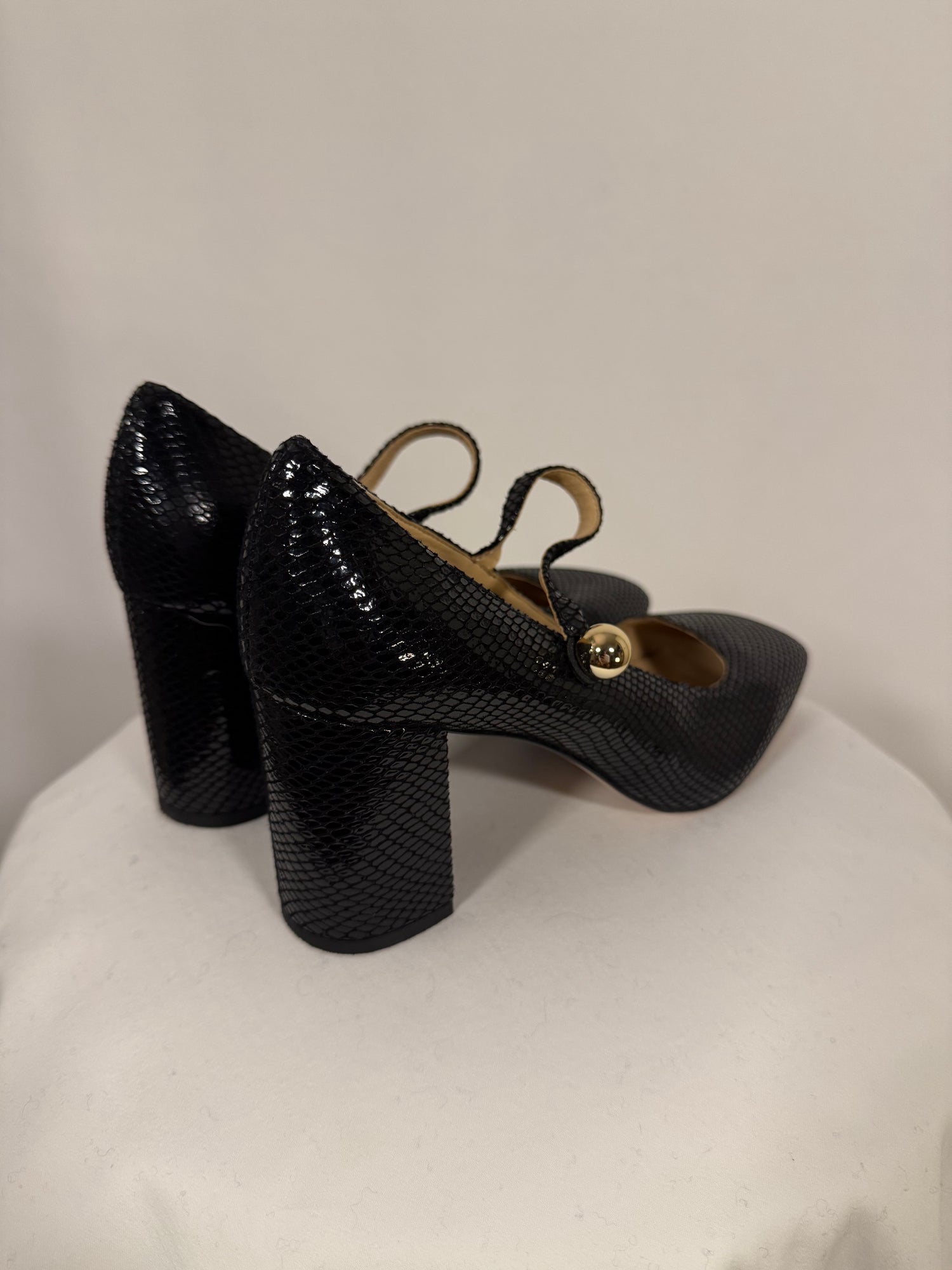 Escarpins noirs effet reptile