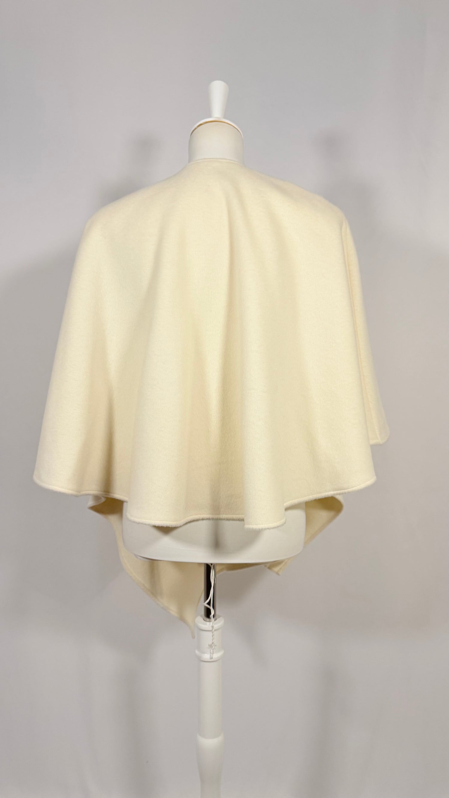 Poncho crème court noué