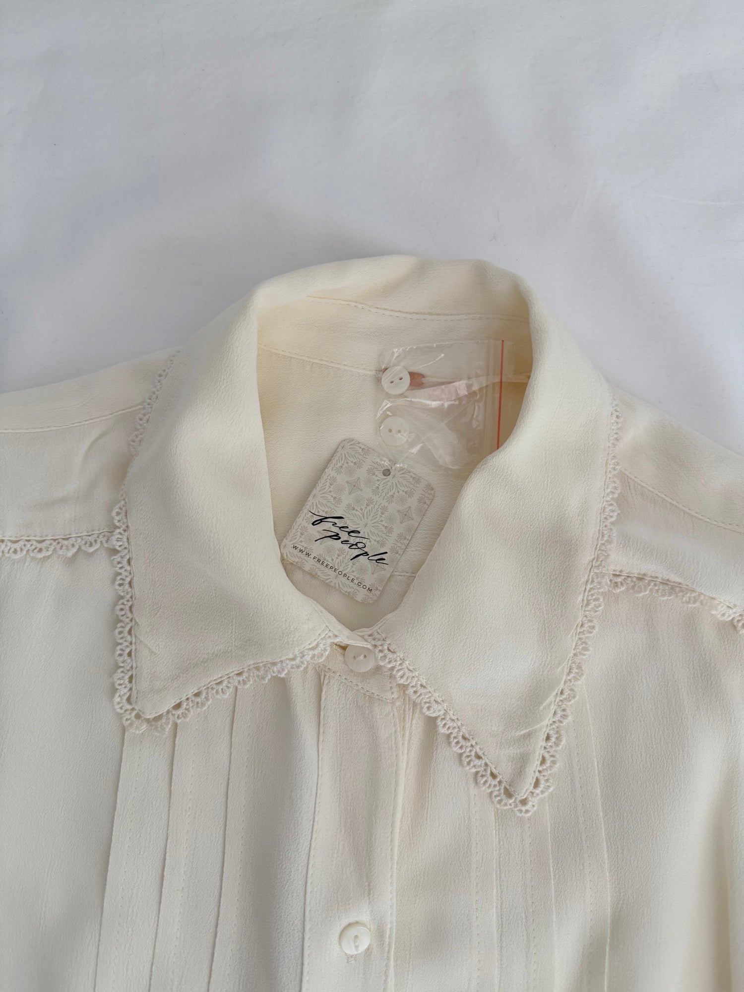 Top Melrose crème à détails plissés