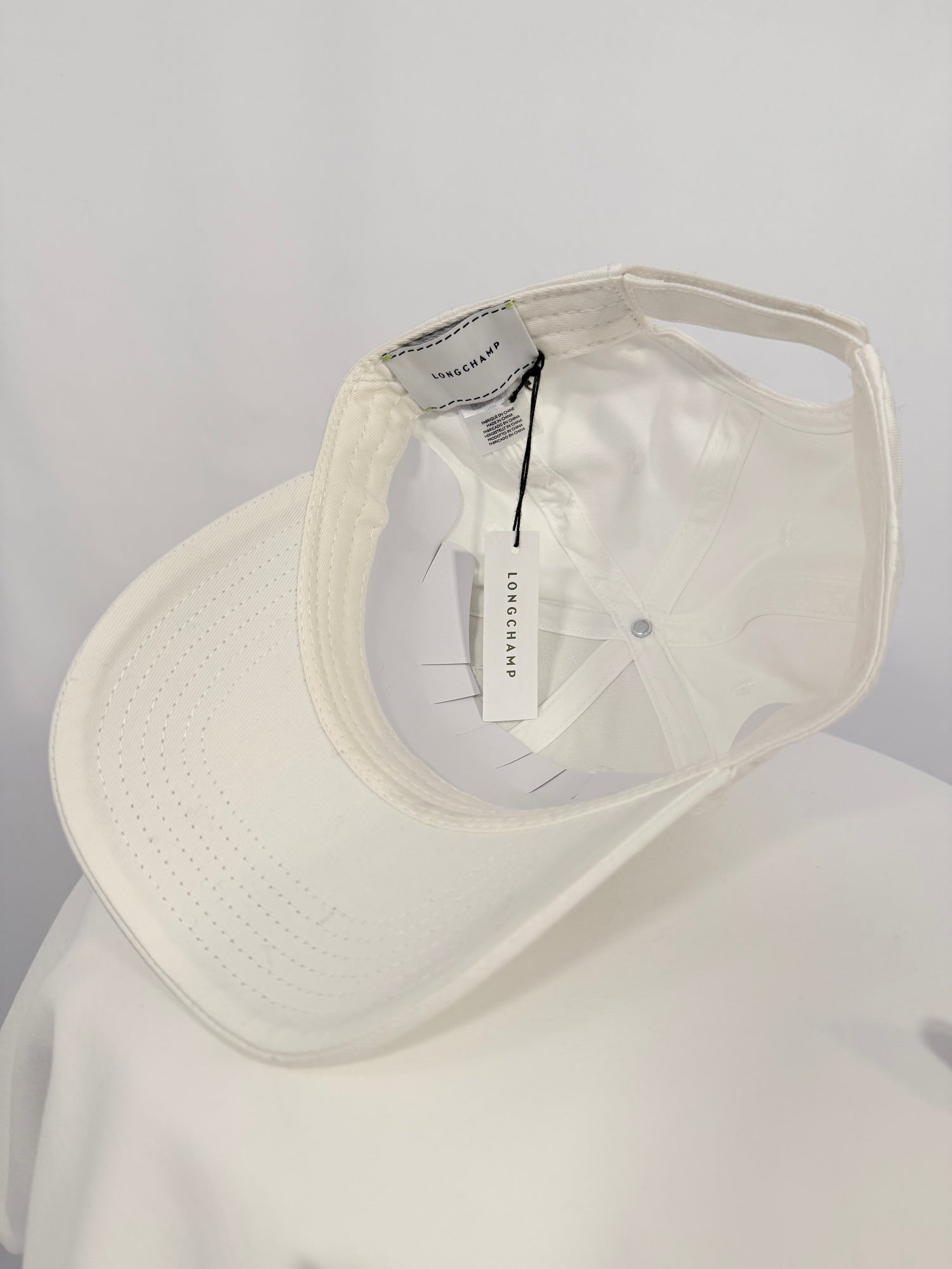 Casquette brodée en coton blanche
