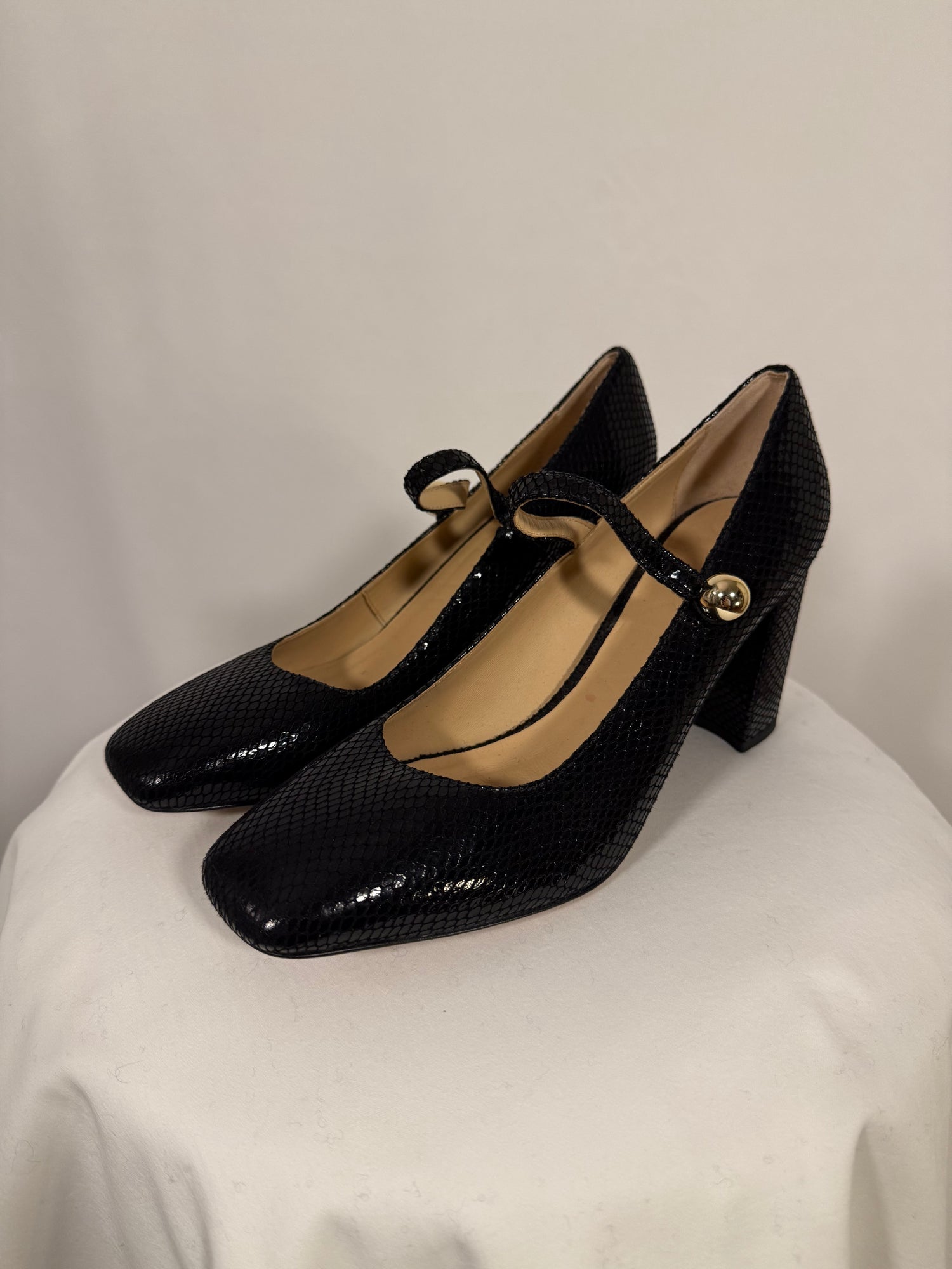 Escarpins noirs effet reptile