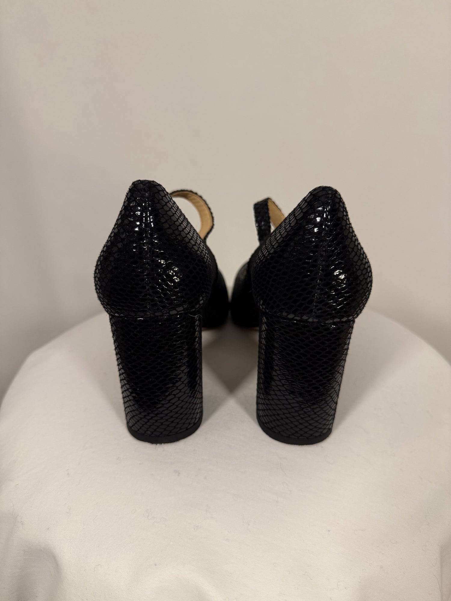 Escarpins noirs effet reptile