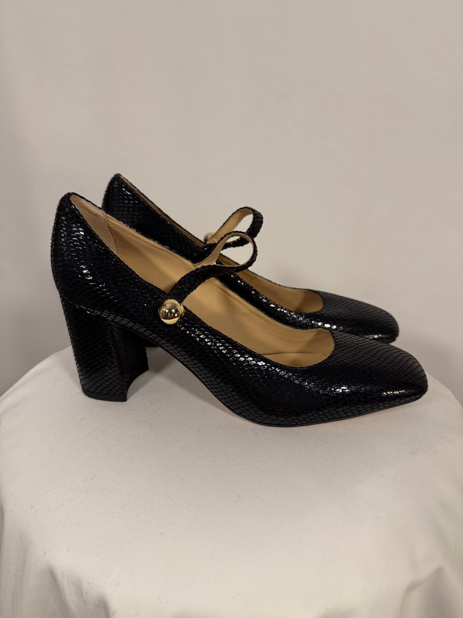 Escarpins noirs effet reptile