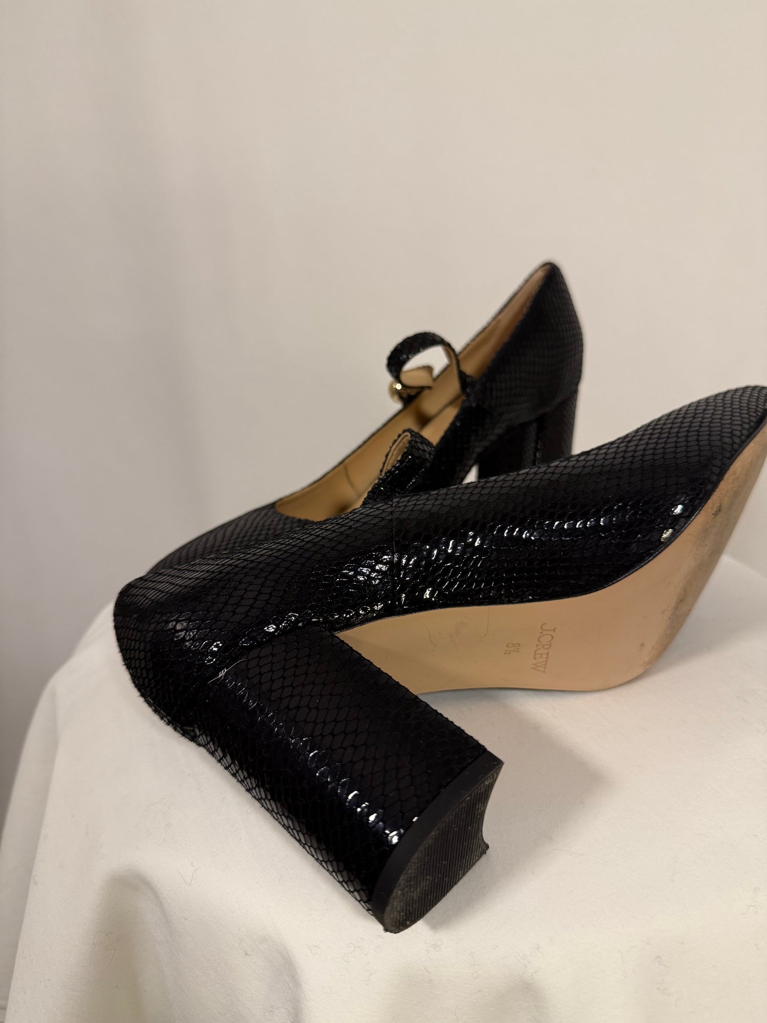 Escarpins noirs effet reptile