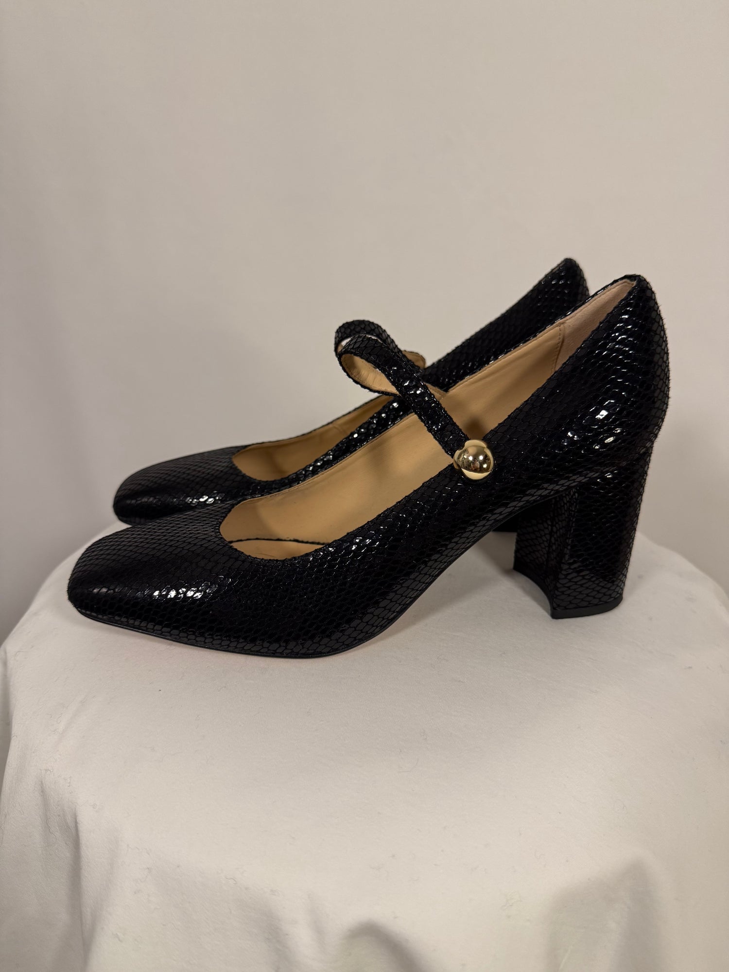 Escarpins noirs effet reptile