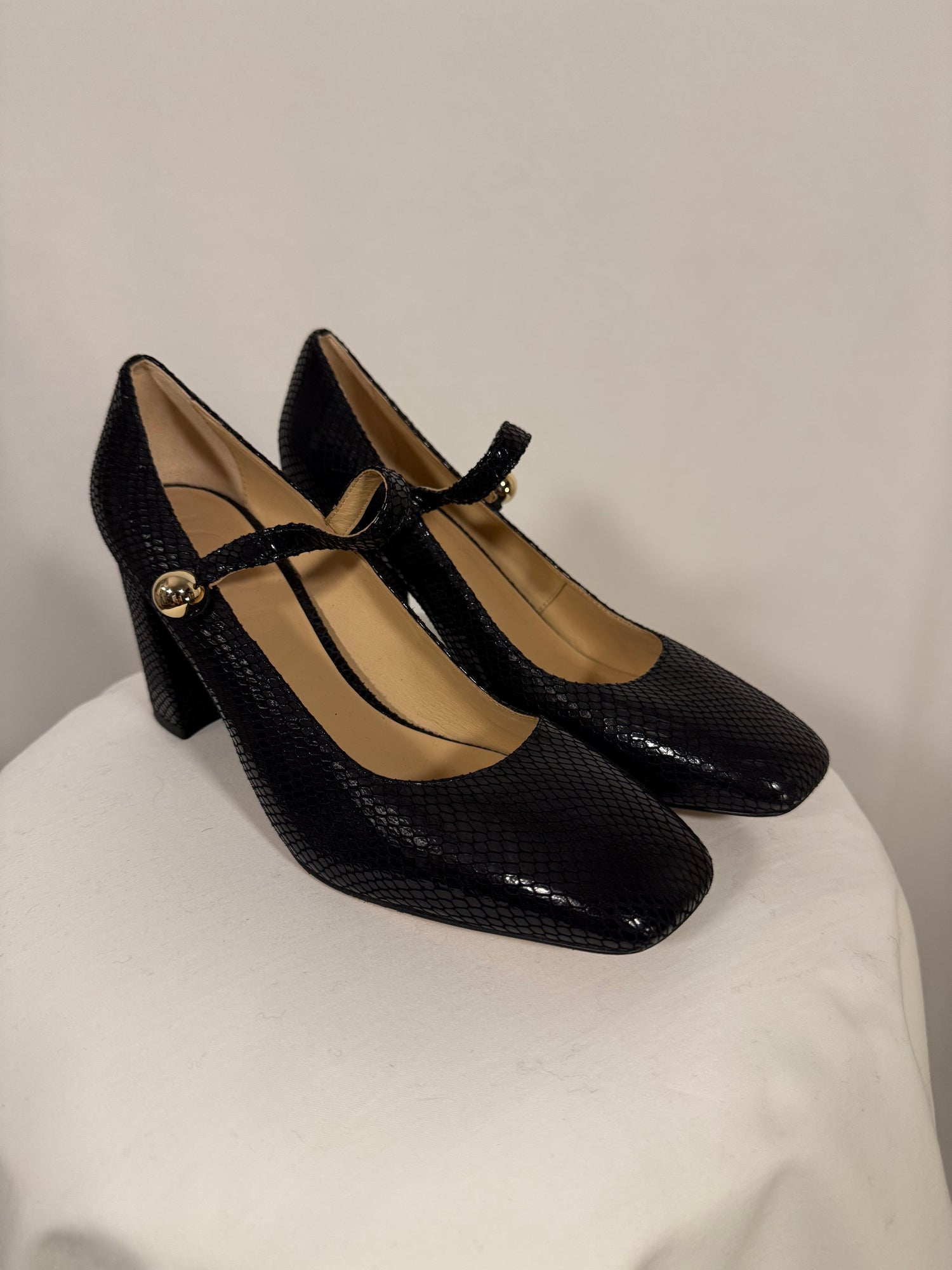 Escarpins noirs effet reptile