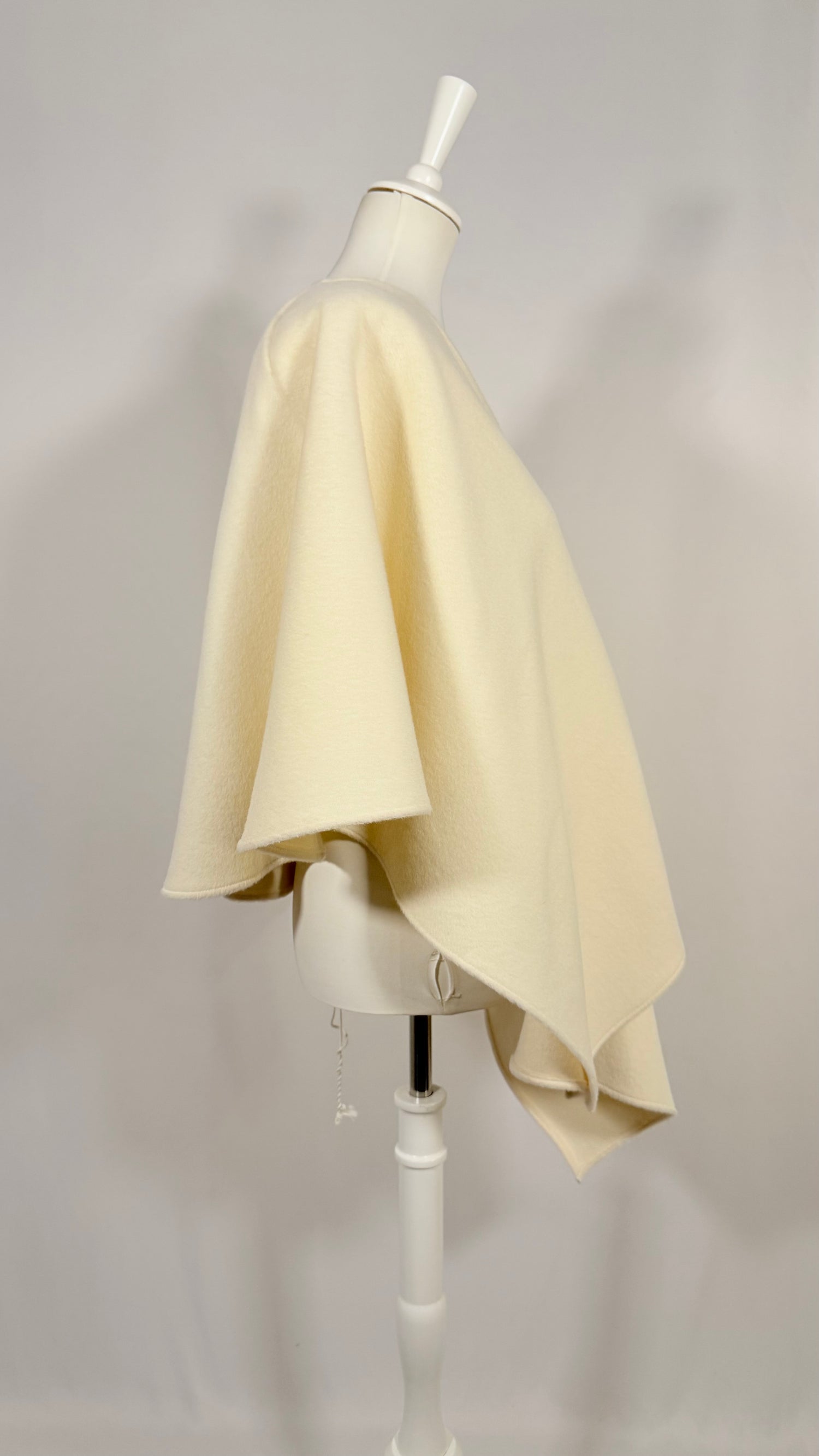 Poncho crème court noué