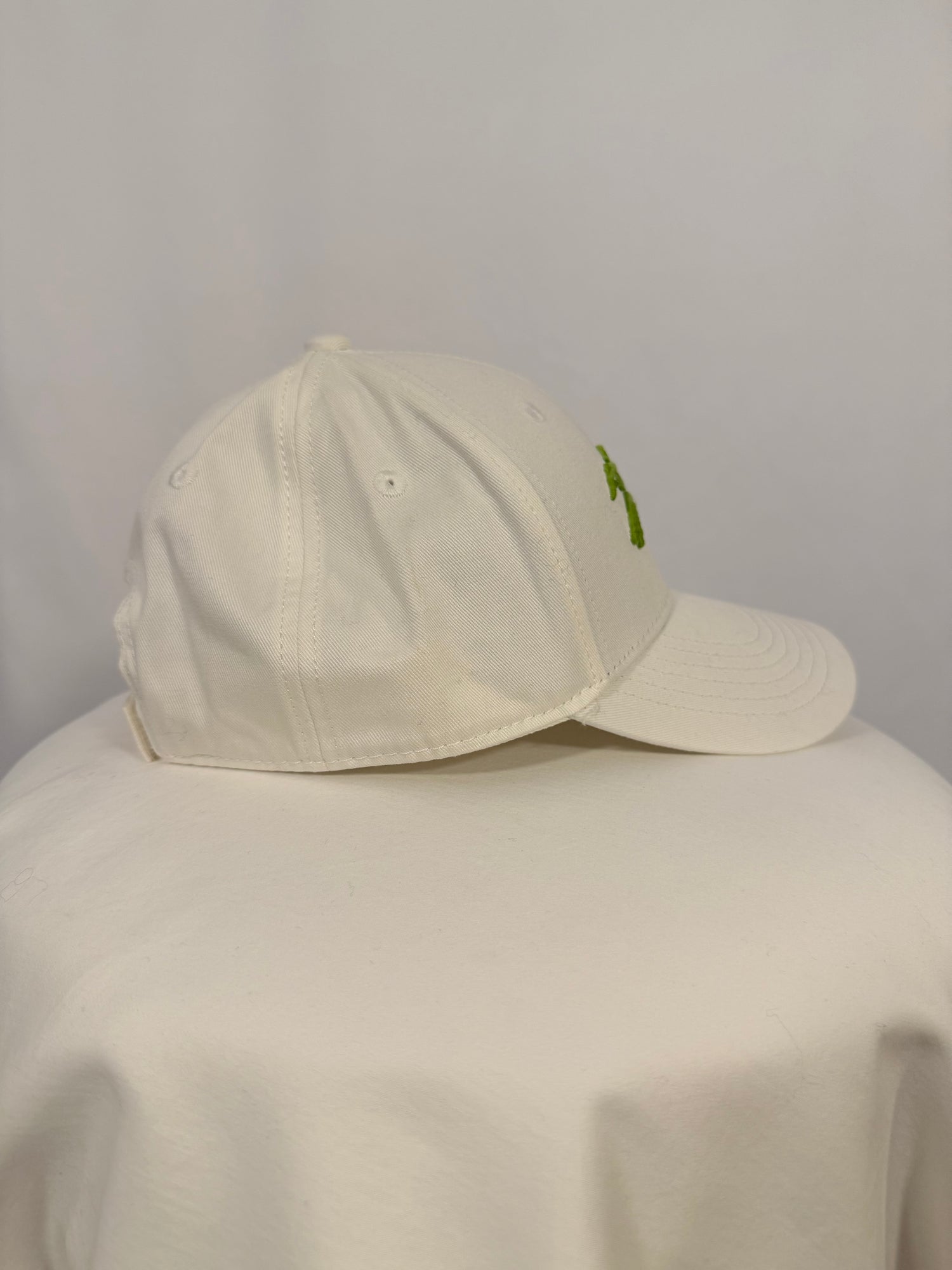 Casquette brodée en coton blanche