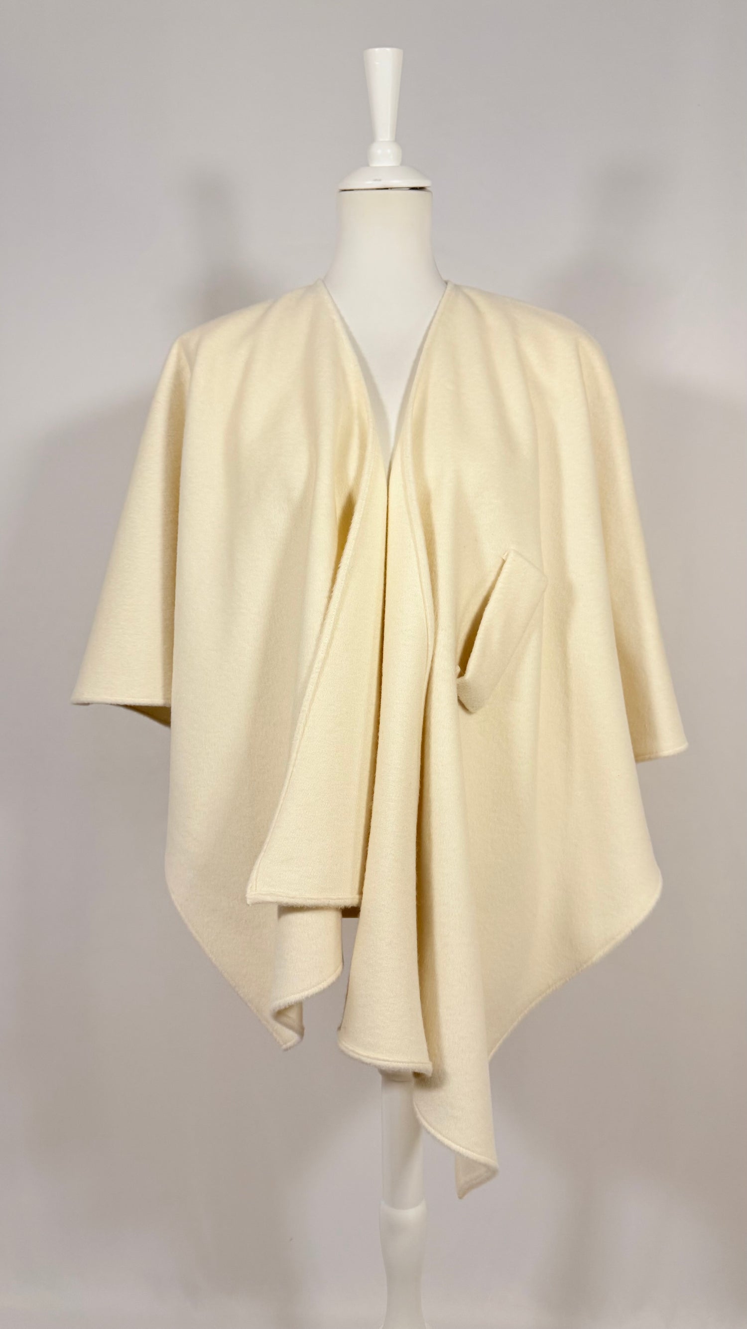 Poncho crème court noué