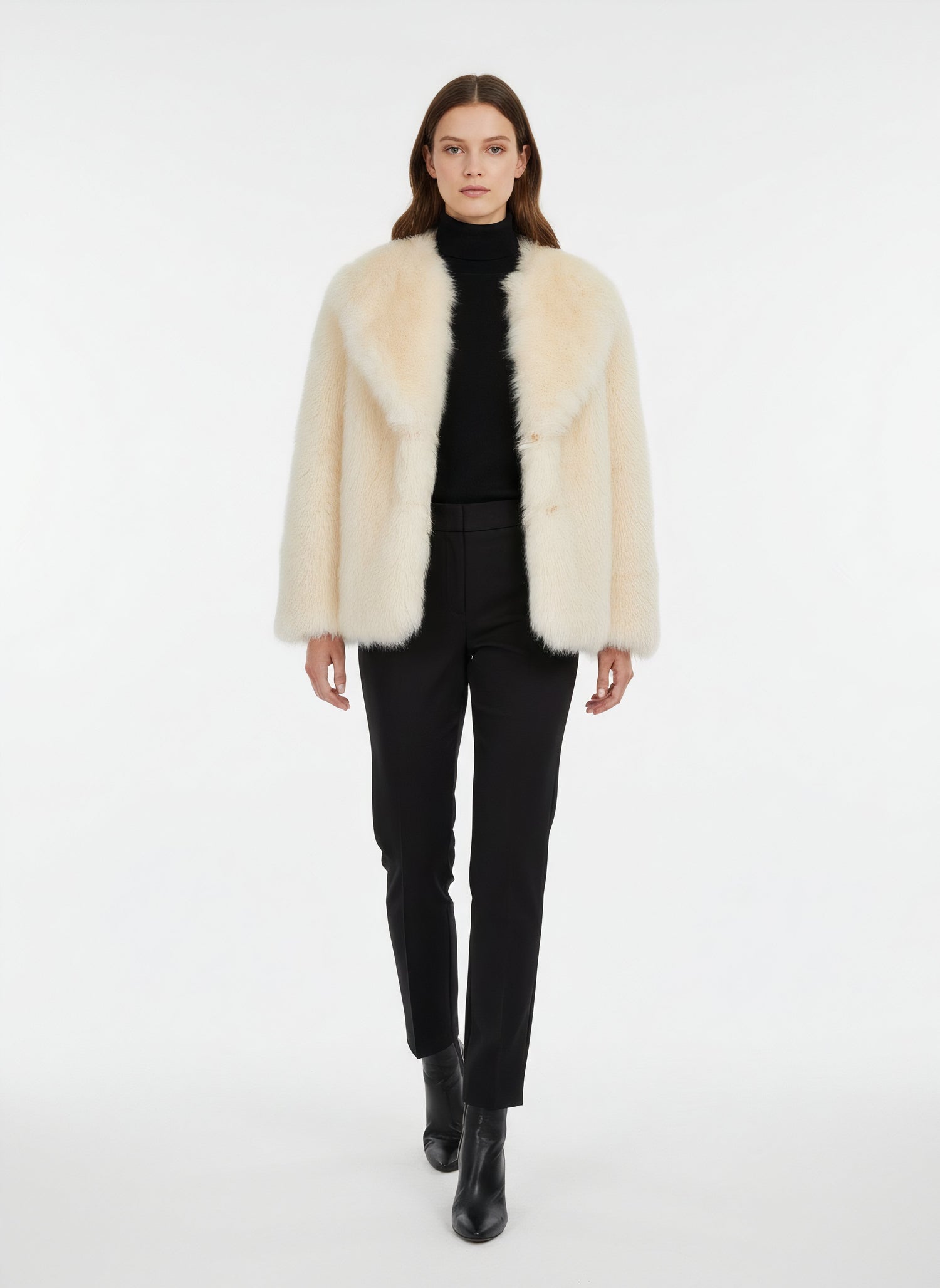 Manteau en imitation fourrure crème